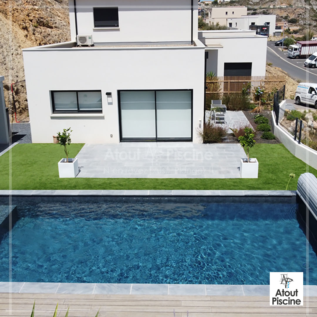 Projet complet : construction piscine béton + pool house et aménagement ...
